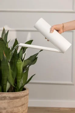 Metallbude Dekofiguren|Gießkanne Yamira